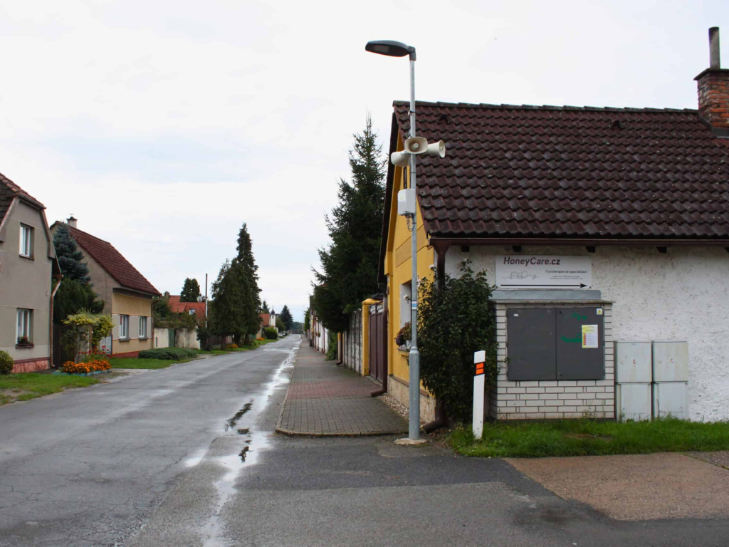 Příjezd z hlavní ulice